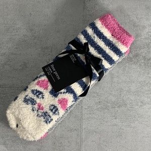 3/$20 Free Press 2 Pair Fuzzy Socks SZ 6-10.5